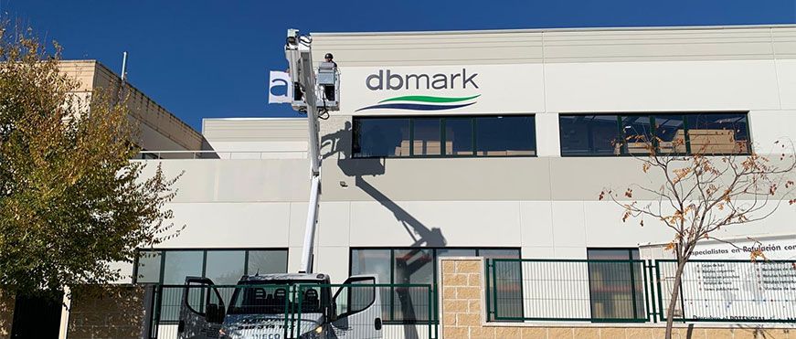 Rótulos Corpóreos con iluminación bdmark