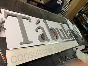 Rótulo Logotipo Corpóreo en PVC Tábula