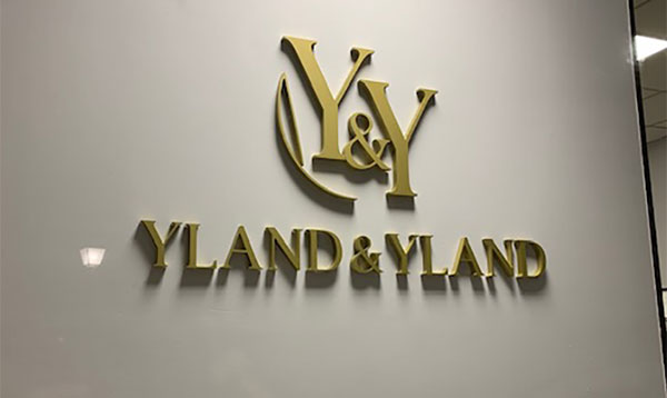 Rótulo Logotipo corpóreo Yland & Yland