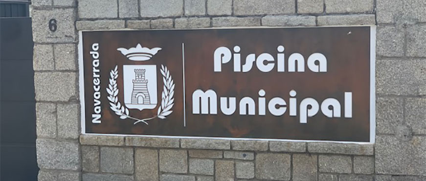 Bandeja de Acero Corten recortada Piscina Municipal